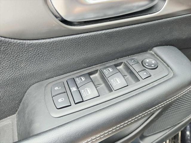 Used 2025 Chrysler Pacifica - photo 25