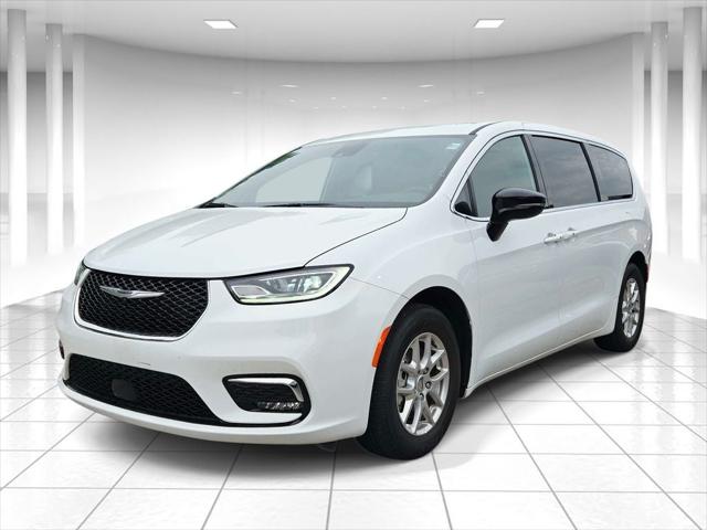 Used 2025 Chrysler Pacifica - photo 34