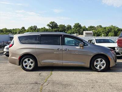 2017 Chrysler Pacifica FWD Minivan for sale #P1218 - photo 2