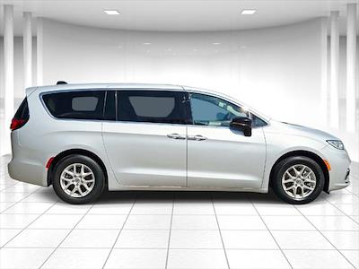 2024 Chrysler Pacifica FWD Minivan for sale #P1247 - photo 2