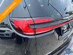 Used 2025 Chrysler Pacifica Select Minivan thumbnail 9