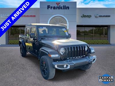 Used 2022 Jeep Gladiator - photo 1