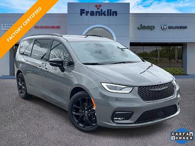 Used 2025 Chrysler Pacifica - photo 1