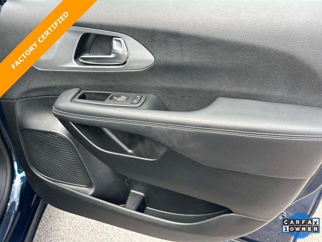Used 2025 Chrysler Pacifica - photo 23