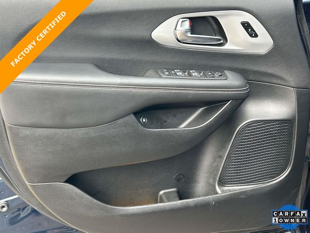 Used 2025 Chrysler Pacifica - photo 24