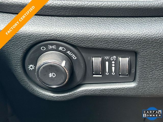 Used 2025 Chrysler Pacifica - photo 30
