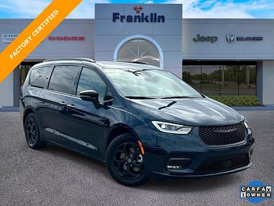 Used 2025 Chrysler Pacifica - photo 1