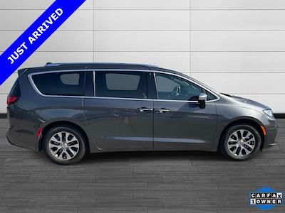 Used 2023 Chrysler Pacifica - photo 1