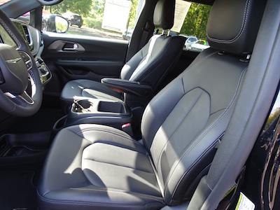 2025 Chrysler Pacifica AWD Minivan for sale #11591P - photo 2