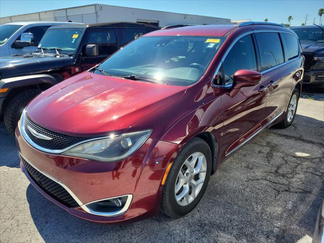 Used 2017 Chrysler Pacifica Minivan - photo 10