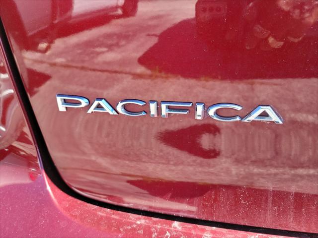 Used 2017 Chrysler Pacifica Minivan - photo 7
