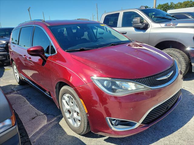 Used 2017 Chrysler Pacifica Minivan - photo 9