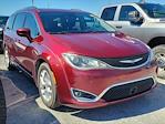 Used 2017 Chrysler Pacifica Minivan thumbnail 1