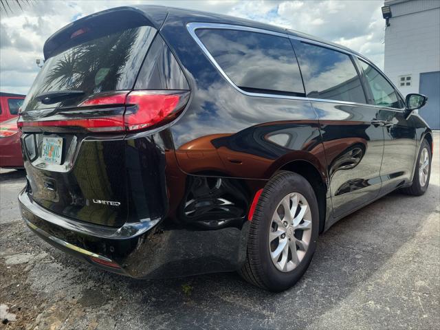 Used 2026 Chrysler Pacifica - photo 6