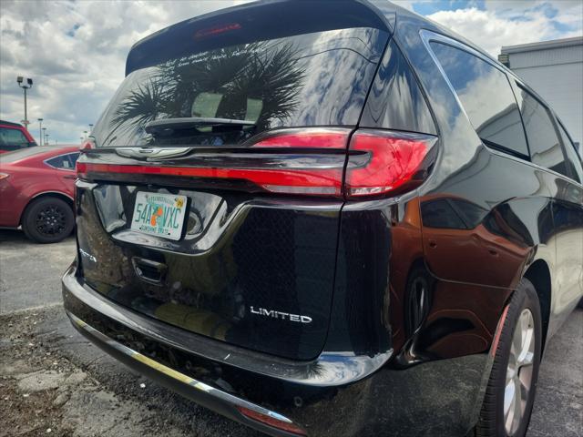 Used 2026 Chrysler Pacifica - photo 7