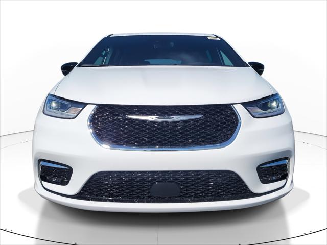 Used 2026 Chrysler Pacifica - photo 2