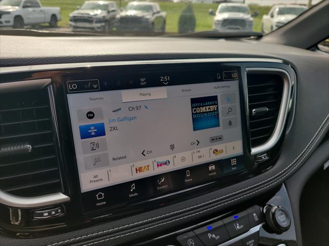 Used 2026 Chrysler Pacifica - photo 20