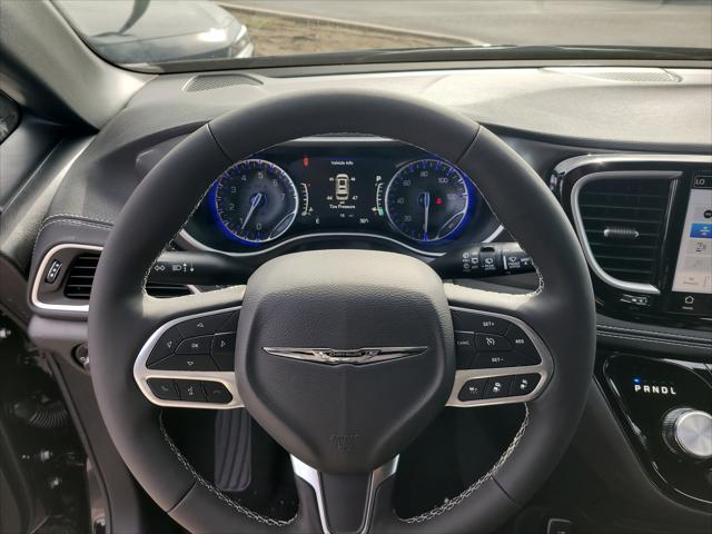 Used 2026 Chrysler Pacifica - photo 23