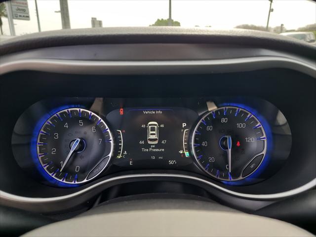 Used 2026 Chrysler Pacifica - photo 24