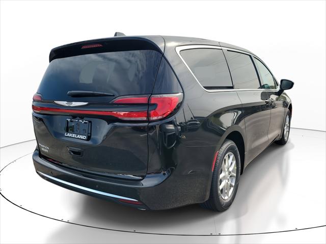 Used 2026 Chrysler Pacifica - photo 7