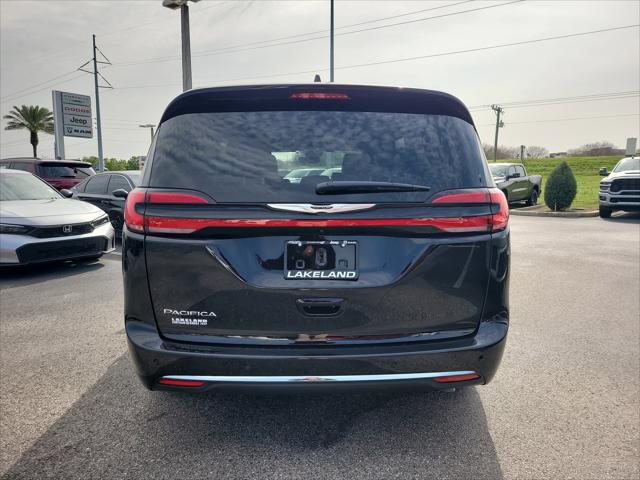 Used 2026 Chrysler Pacifica - photo 8