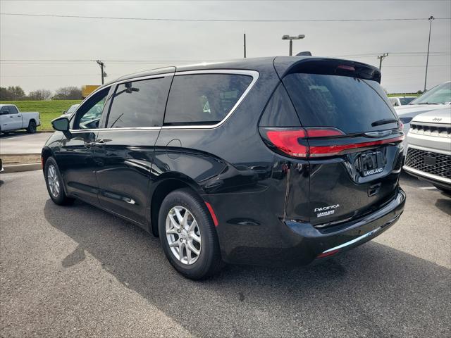 Used 2026 Chrysler Pacifica - photo 9
