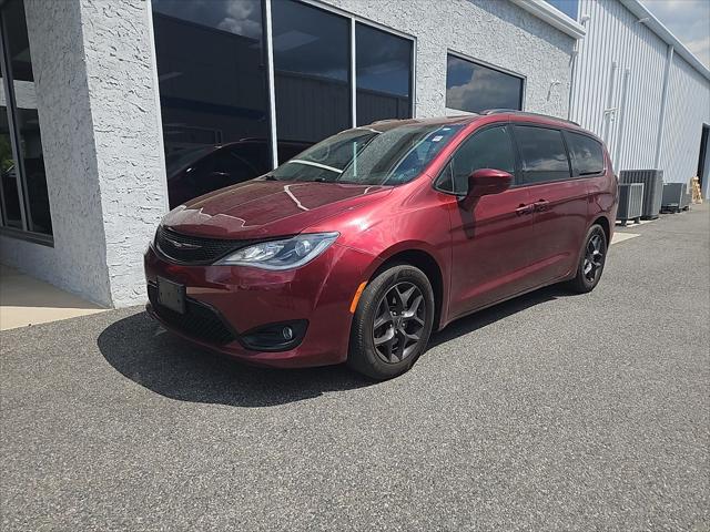 Used 2018 Chrysler Pacifica - photo 2