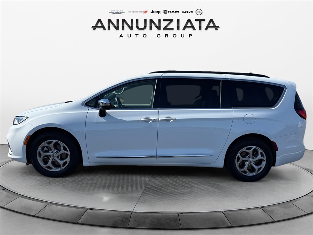 Used 2023 Chrysler Pacifica - photo 5