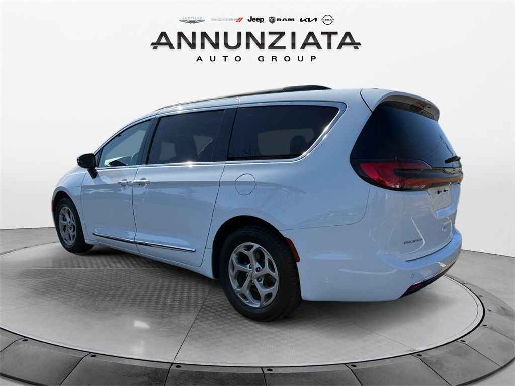 Used 2023 Chrysler Pacifica - photo 2