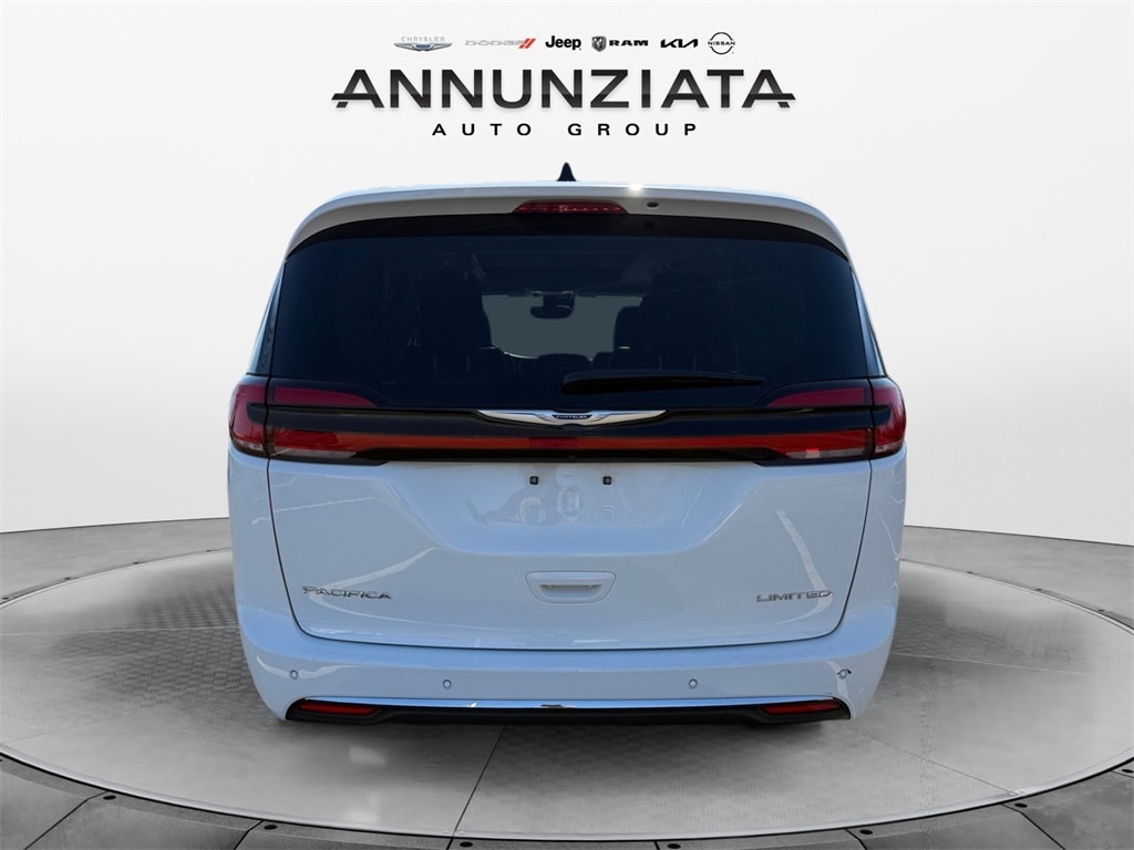 Used 2023 Chrysler Pacifica - photo 6