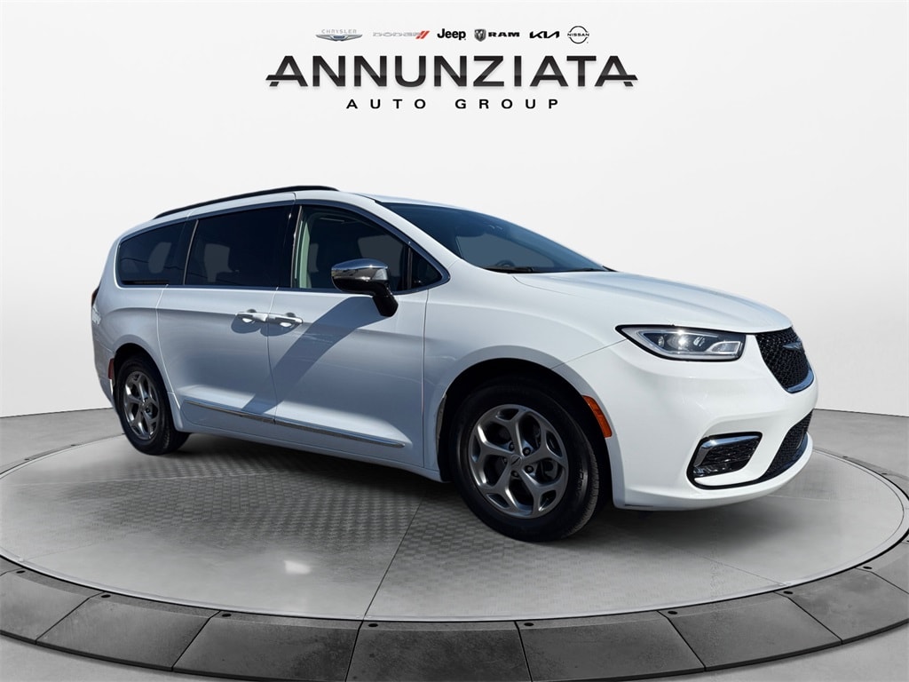 Used 2023 Chrysler Pacifica - photo 9