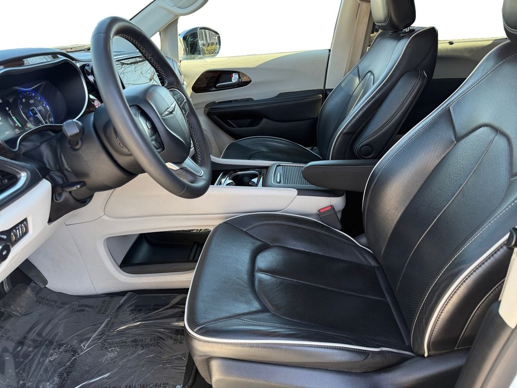 Used 2023 Chrysler Pacifica - photo 11