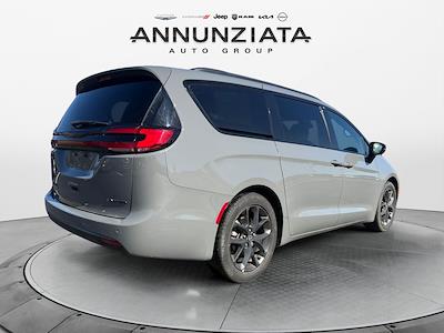 Used 2025 Chrysler Pacifica - photo 1