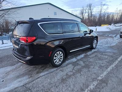 2017 Chrysler Pacifica FWD Minivan for sale #CV739340 - photo 2