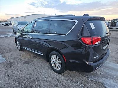 2017 Chrysler Pacifica FWD Minivan for sale #CV739340 - photo 2