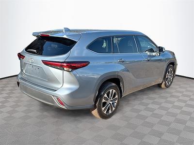 Used 2020 Toyota Highlander XLE for sale #TI004094 - photo 2