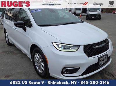 Used 2025 Chrysler Pacifica - photo 1