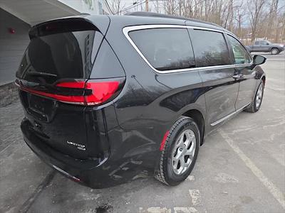 Used 2023 Chrysler Pacifica - photo 1