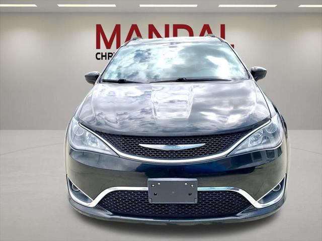 Used 2018 Chrysler Pacifica - photo 2