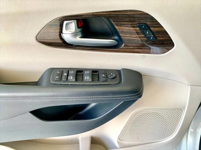 Used 2024 Chrysler Pacifica - photo 12