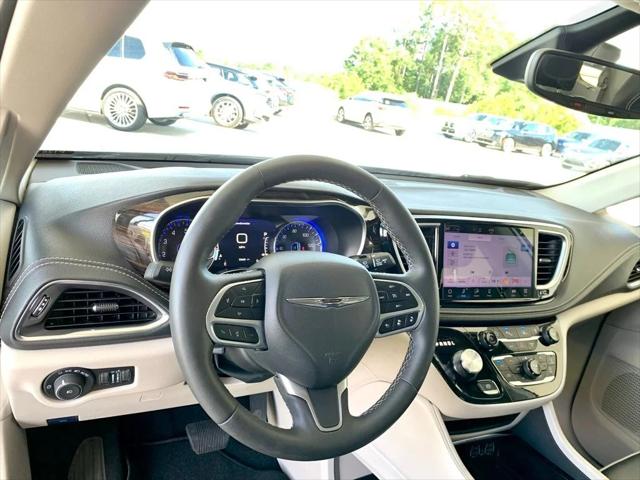 Used 2024 Chrysler Pacifica - photo 14