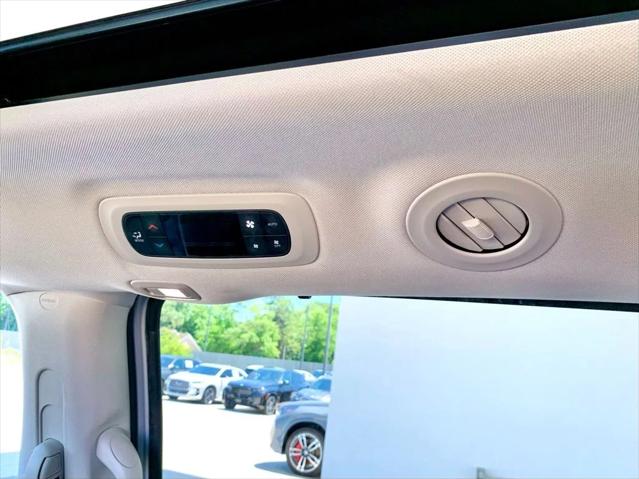 Used 2024 Chrysler Pacifica - photo 18