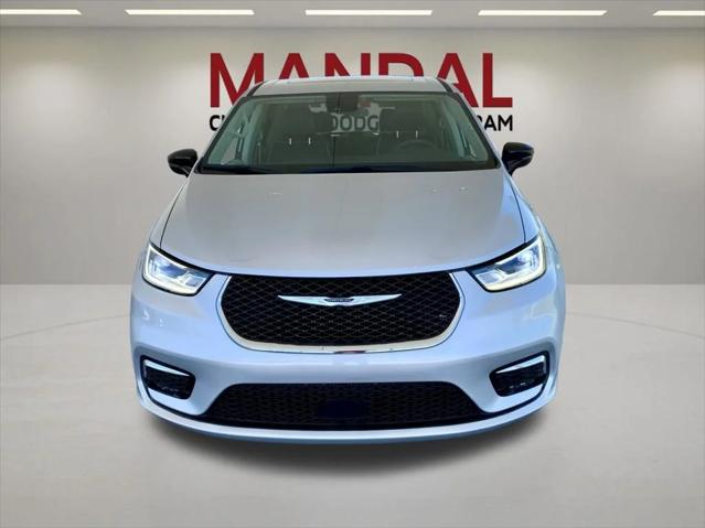Used 2024 Chrysler Pacifica - photo 5