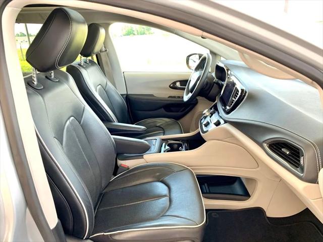 Used 2024 Chrysler Pacifica - photo 8