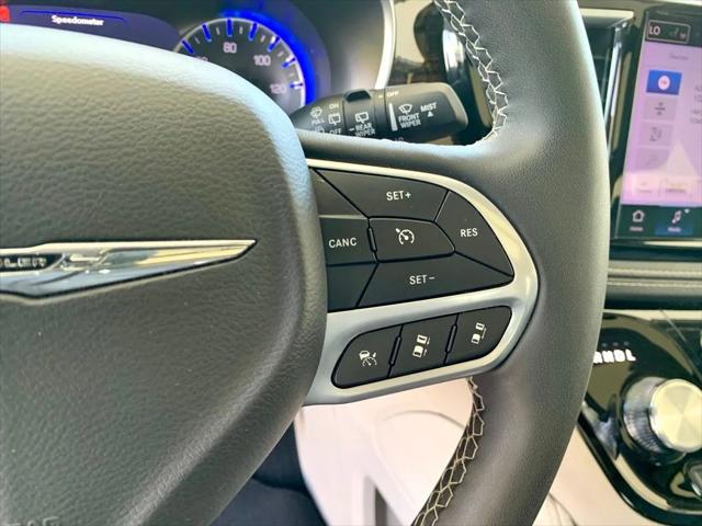 Used 2024 Chrysler Pacifica - photo 12
