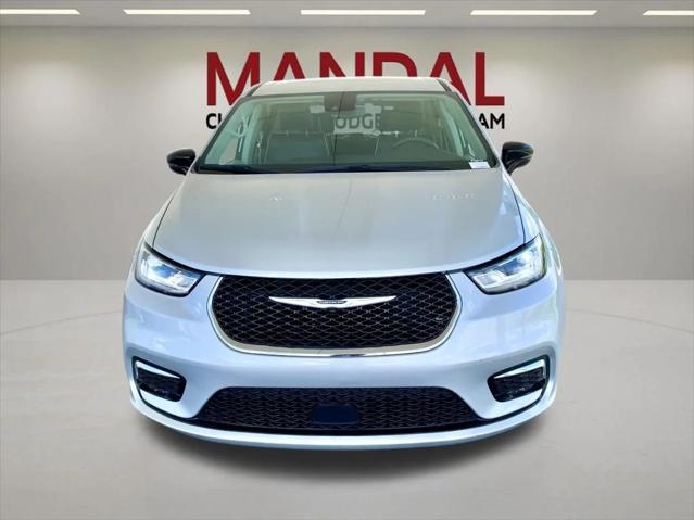 Used 2024 Chrysler Pacifica - photo 7
