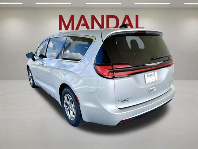Used 2024 Chrysler Pacifica - photo 2