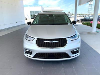 Used 2024 Chrysler Pacifica - photo 1