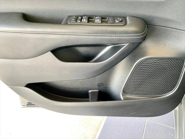 Used 2025 Chrysler Pacifica - photo 19