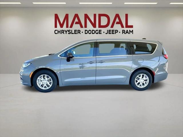 Used 2025 Chrysler Pacifica - photo 20